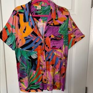 Soma tropical print multi color pajama top
Button front short sleeve rayon XXL